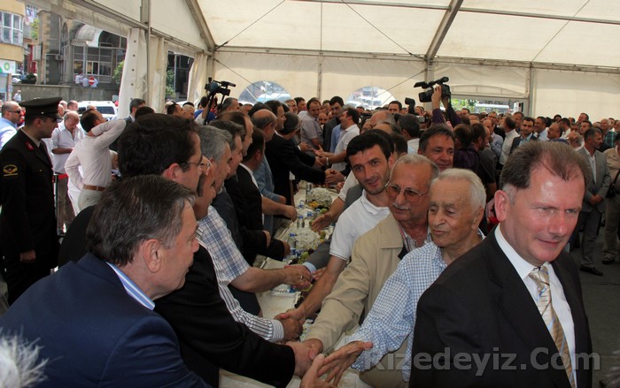 MHP Rize il teşkilatı bayramlaşma programına tam kadro yer aldı.