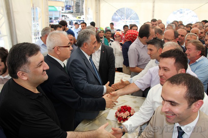 Rize Ak Parti İl ve ilçe Teşkilatı da bayramlaşmada yerini aldı.