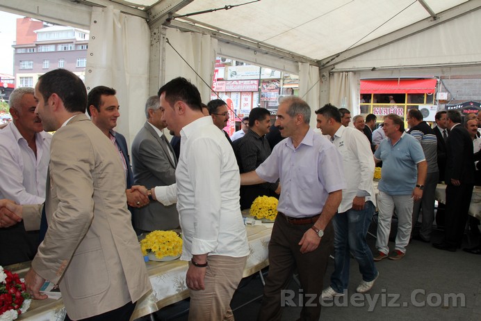 Havanın sıcak olmasından dolayı katılımcılar zaman zaman sıcaktan bunaldıkları görüldü.