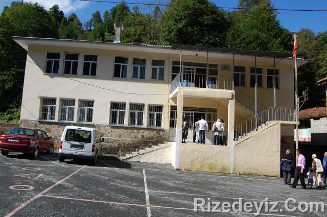 Rizedeyiz Kırtasiye Yardımında