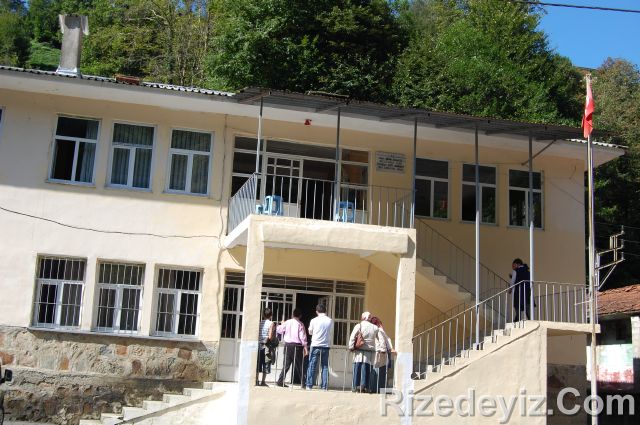 Rizedeyiz Kırtasiye Yardımında