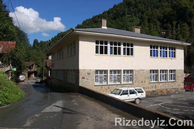 Rizedeyiz Kırtasiye Yardımında