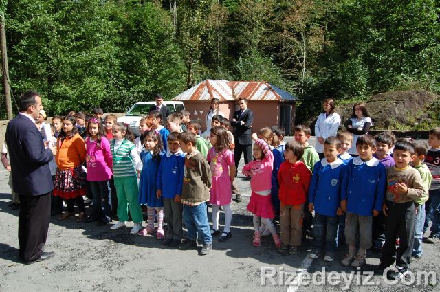 Rizedeyiz Kırtasiye Yardımında