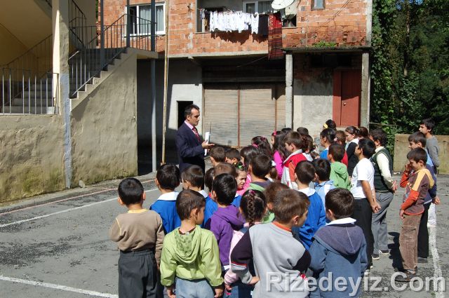 Rizedeyiz Kırtasiye Yardımında