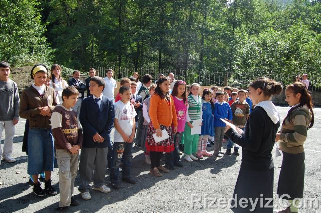 Rizedeyiz Kırtasiye Yardımında