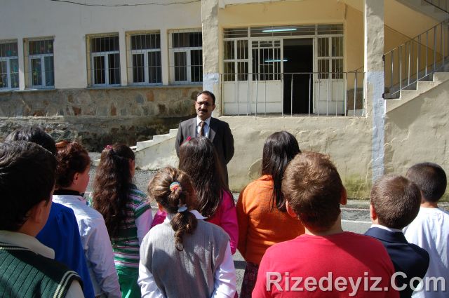 Rizedeyiz Kırtasiye Yardımında