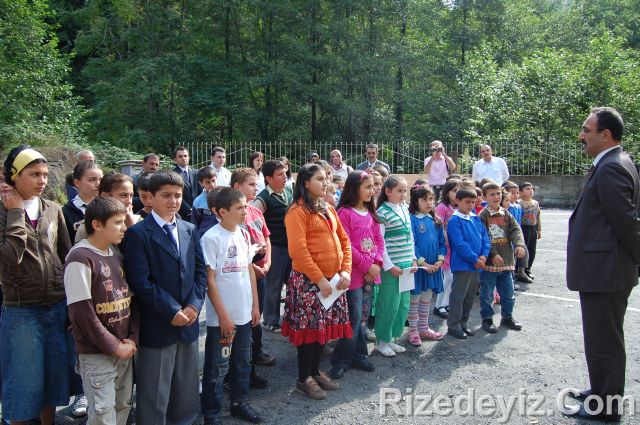 Rizedeyiz Kırtasiye Yardımında