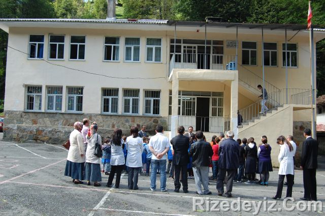 Rizedeyiz Kırtasiye Yardımında