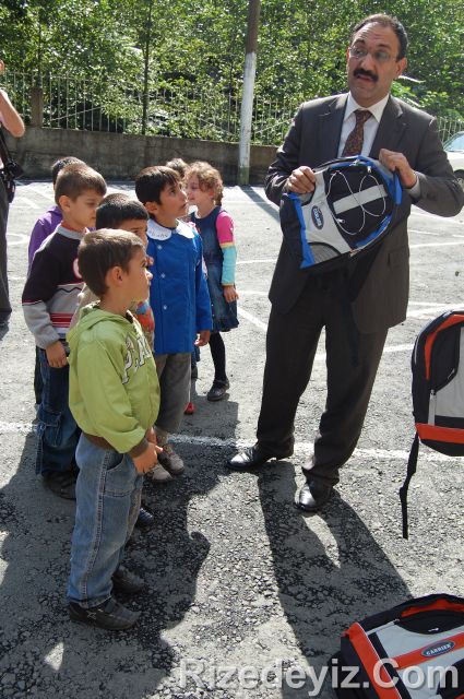 Rizedeyiz Kırtasiye Yardımında