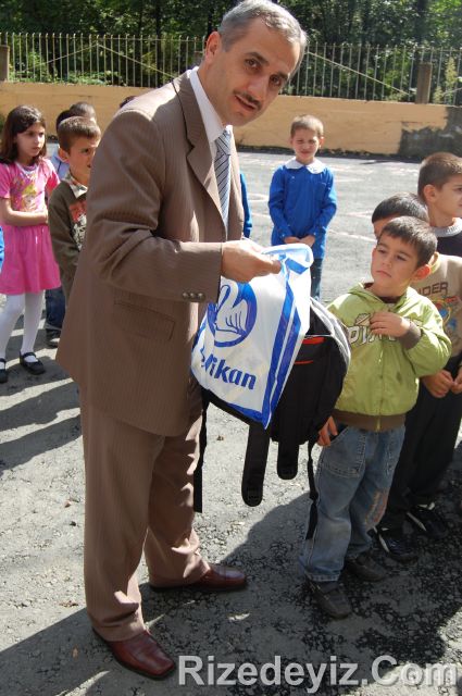 Rizedeyiz Kırtasiye Yardımında