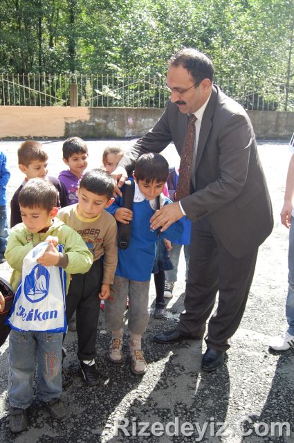 Rizedeyiz Kırtasiye Yardımında