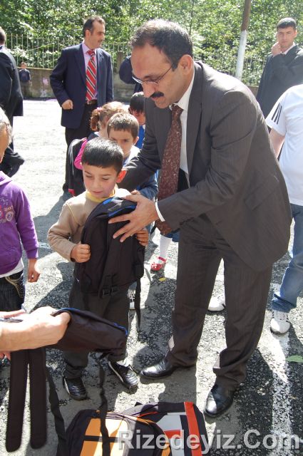 Rizedeyiz Kırtasiye Yardımında