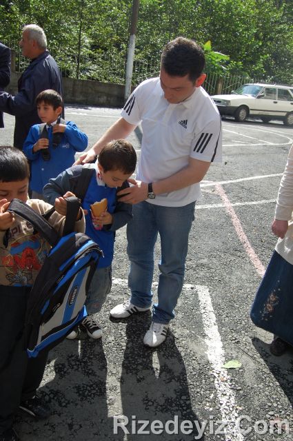 Rizedeyiz Kırtasiye Yardımında