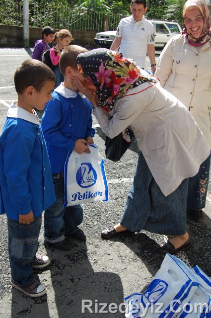 Rizedeyiz Kırtasiye Yardımında