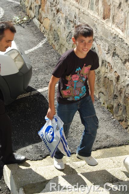 Rizedeyiz Kırtasiye Yardımında