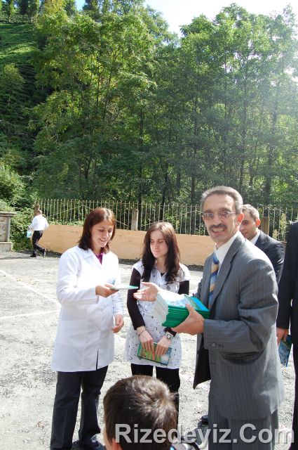 Rizedeyiz Kırtasiye Yardımında