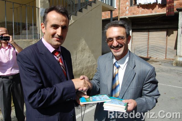 Rizedeyiz Kırtasiye Yardımında