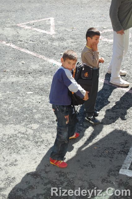 Rizedeyiz Kırtasiye Yardımında