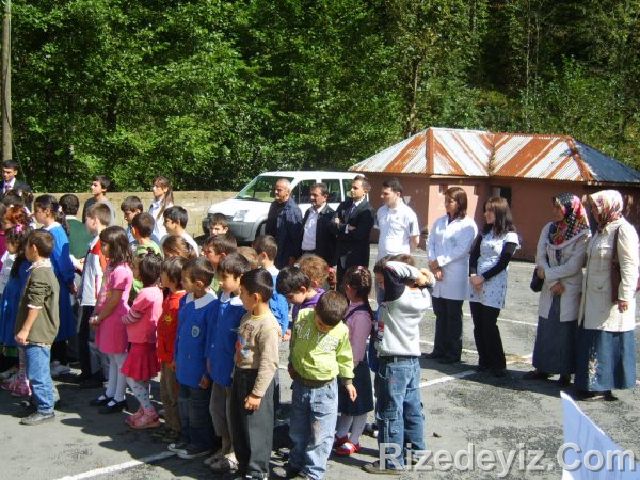 Rizedeyiz Kırtasiye Yardımında