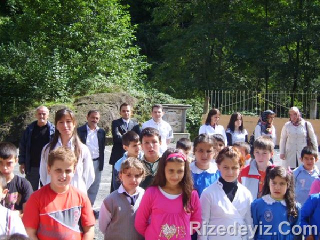 Rizedeyiz Kırtasiye Yardımında