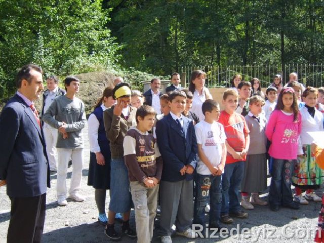 Rizedeyiz Kırtasiye Yardımında