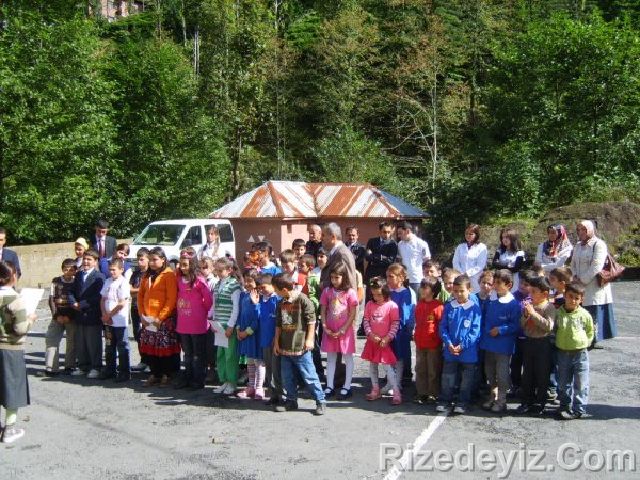 Rizedeyiz Kırtasiye Yardımında