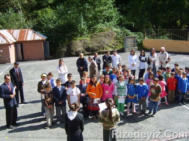 Rizedeyiz Kırtasiye Yardımında