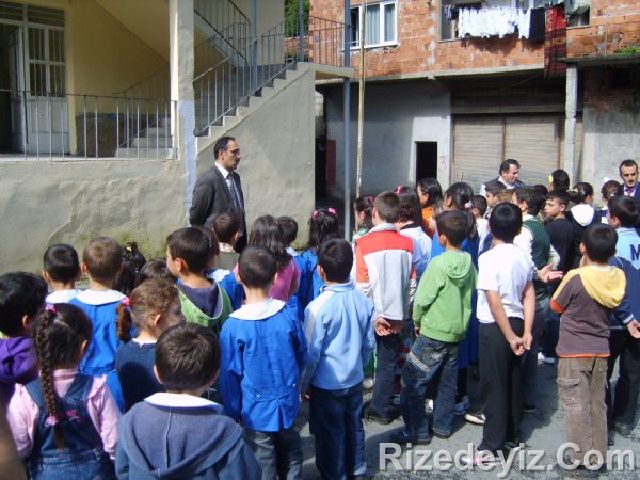 Rizedeyiz Kırtasiye Yardımında