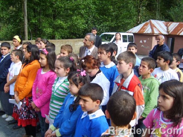 Rizedeyiz Kırtasiye Yardımında