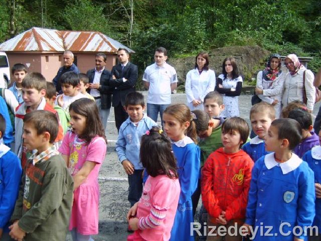 Rizedeyiz Kırtasiye Yardımında