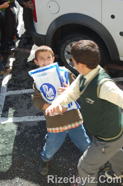 Rizedeyiz Kırtasiye Yardımında