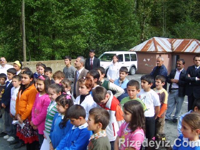 Rizedeyiz Kırtasiye Yardımında