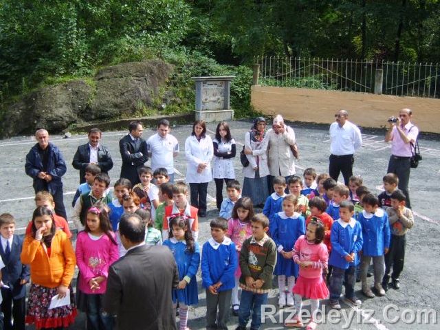 Rizedeyiz Kırtasiye Yardımında