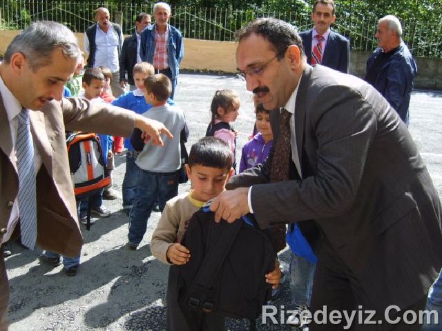 Rizedeyiz Kırtasiye Yardımında
