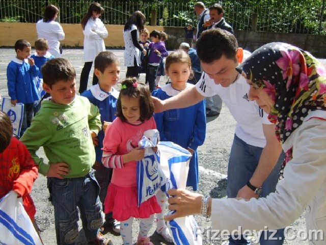 Rizedeyiz Kırtasiye Yardımında