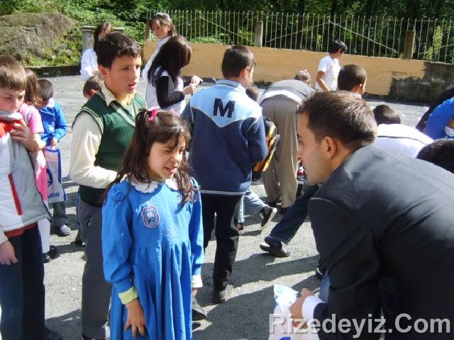 Rizedeyiz Kırtasiye Yardımında