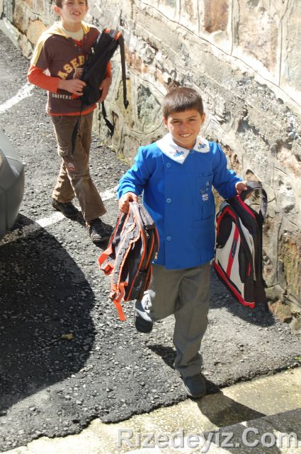 Rizedeyiz Kırtasiye Yardımında