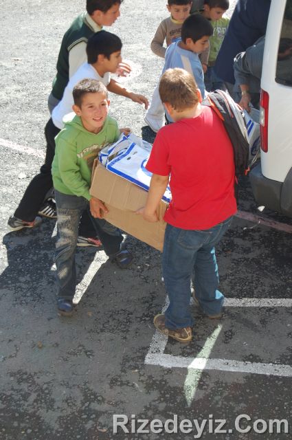 Rizedeyiz Kırtasiye Yardımında