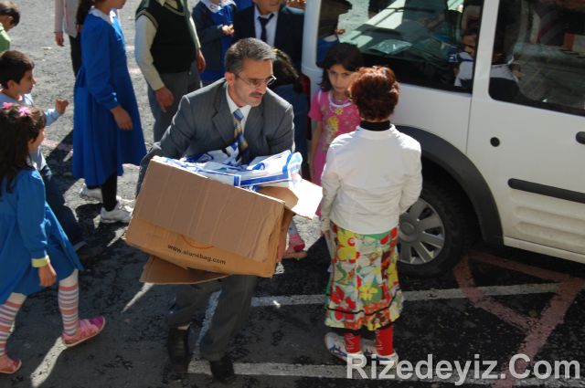 Rizedeyiz Kırtasiye Yardımında