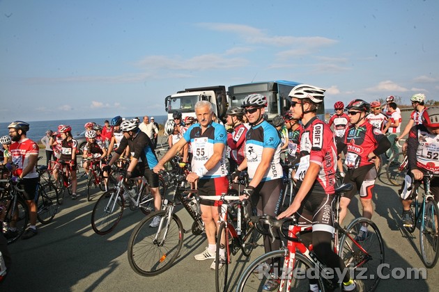 Pazar ilçesinden başlayıp, Rize Merkez Sahil Yolu üzerinde Mesut Yılmaz Parkı Önünde biten 37 kmlik yarışmada Master A Erkekler kategorisinde Yakup KADIOĞLU, Master B Erkekler kategorisinde Tarkan KALAYCIOĞLU, Genç Erkekler kategorisinde Mustafa ERİKÇİ, Büyük Erkekler kategorisinde Gökhan HASTA, Genç Bayanlar kategorisin de Hatice YILMAZ, Büyük Bayanlar kategorisinde Seda KARCI birinci oldu.