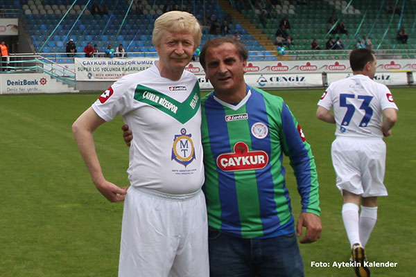 Rizespor Veteranları ile Nostalji Projesi ve Programı kapsamında yapılan maç öncesi Hüsnü Kürkçü (Rizespor Eski Kaptanı) ve Fatih Sultan Kar bir arada gözükmektedir. 11 Mayıs 2013 (Foto: Aytekin Kalender)
