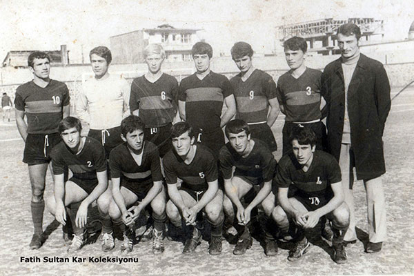 Rizespor Genç Takımında unutulmaz isimler. Ayakta soldan sağa 3. Hüsnü Kürkçü, 4. Rizenin Bayramı Bayram Ali Tatoğlu ve 7. Rize ve Rizespor sevdalısı İspirli Lokman Koçan