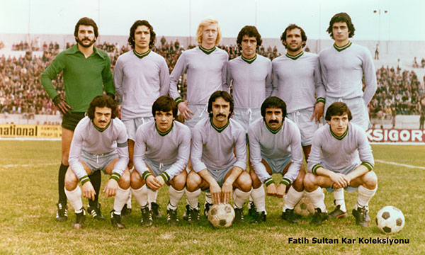 Rizespor 1976-77. Ayaktakiler : Rasim, Turgay, Hüsnü, Burhan, Musa, Levent 
Oturanlar : Hüseyin, Çoşkun, Erdem, Yusuf ve Oktay