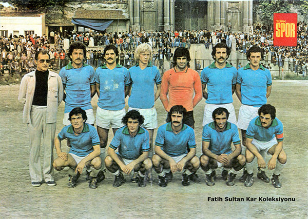 Rizespor 1976-77. Ayaktakiler : İlhan Uralgil ( Teknik Direktör ), Ali Rıza, Barbaros, Hüsnü, Refah, Sami, Cesarettin. Oturan : Oktay, Burhan, Erdem, Musa ve Hüseyin