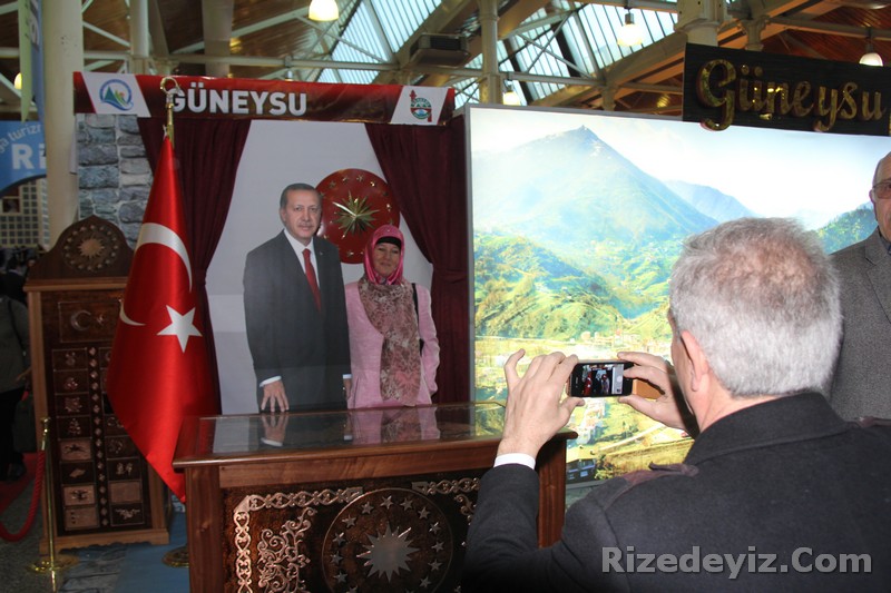 İstanbul Rize Dernekler Federasyonu (RİDEF) ve Rize Valiliği Organizasyonuyla 26-29 Mart tarihleri arasında yapılacak olan 8. Rize Tanıtım Günleri İstanbul Feshanede başladı.