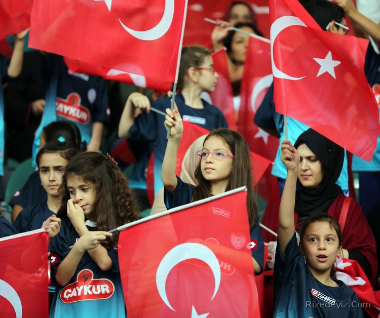 Spor Toto Süper Lig`in 4. hafta mücadelesinde Ç.Rizespor evinde Medicana Sivasspor ile 1-1 berabere kaldı.