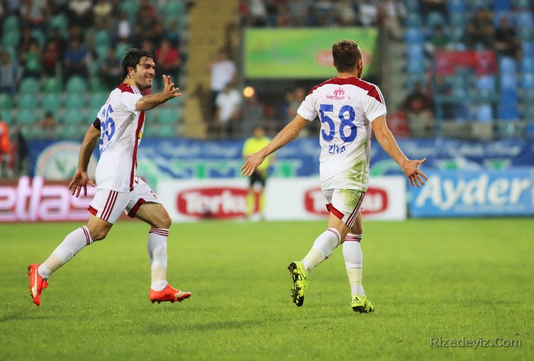 Spor Toto Süper Lig`de Çaykur Rizespor ile Medicana Sivasspor, Çaykur Didi Stadı`nda karşı karşıya geldi.