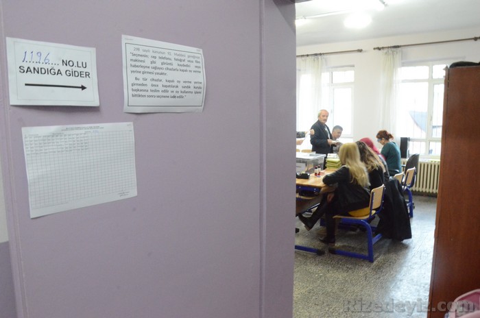 Türkiye`nin dört bir yanında vatandaşlar 26. Dönem Milletvekili Genel Seçimi için oy kullandı.