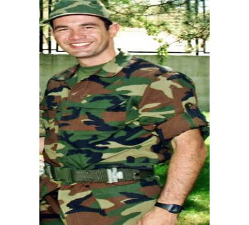 Ünlü şarkıcı Keremcem askerliğini Ankara Mamak'ta yaptı.