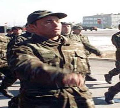 Ünlü şarkıcı Mustafa Sandal askerde.